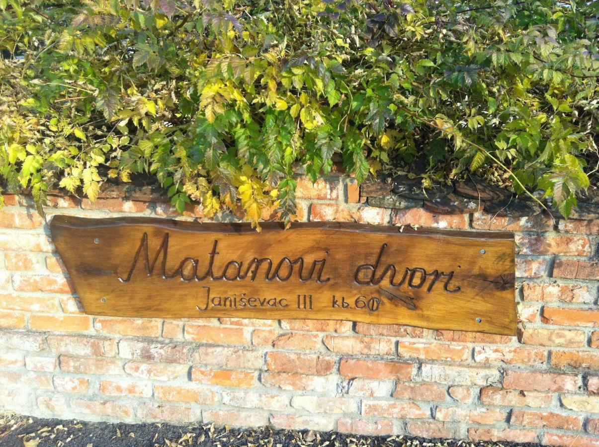 Matanovi Dvori Vila Slavonski Brod Exterior foto