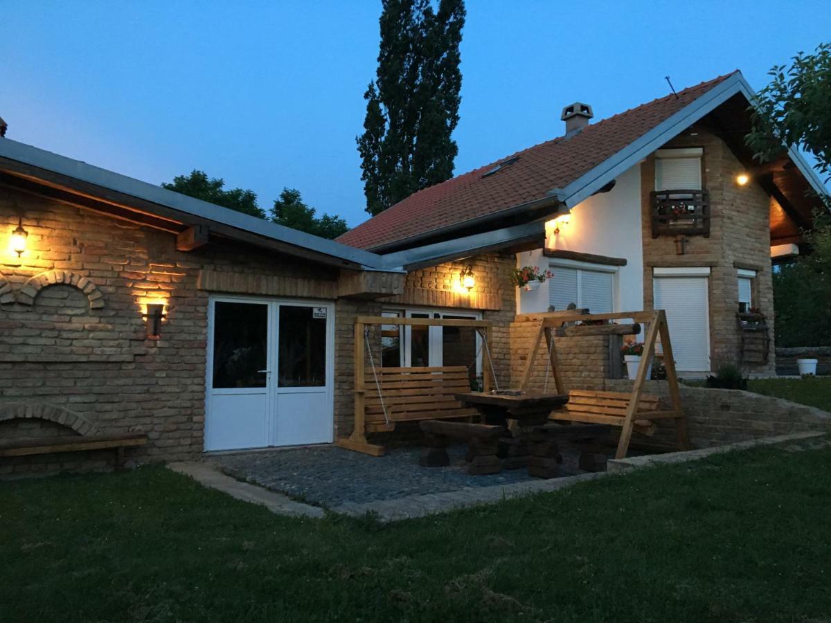 Matanovi Dvori Vila Slavonski Brod Exterior foto